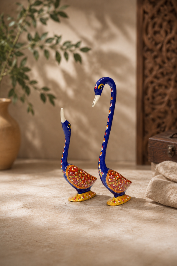 Classic Prem Metal Swan Pair